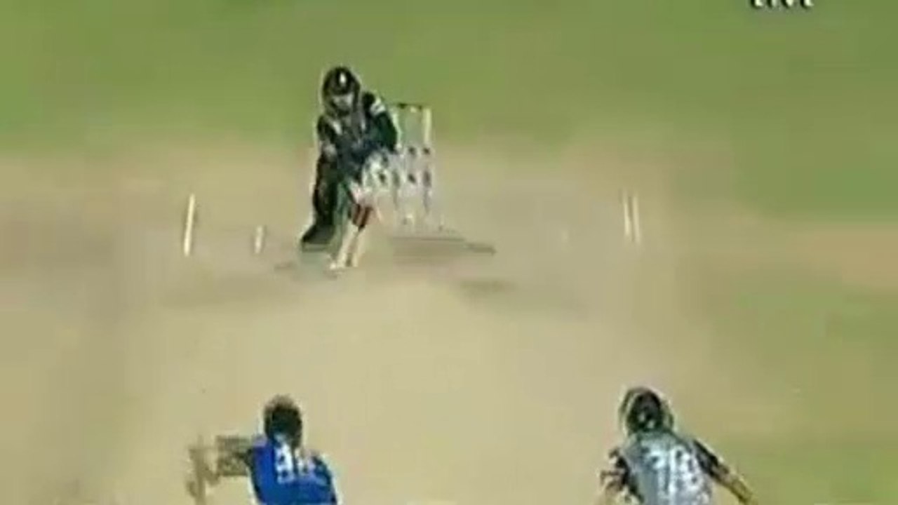 ab de villiers Scoop by Saeed Ajmal Shocking