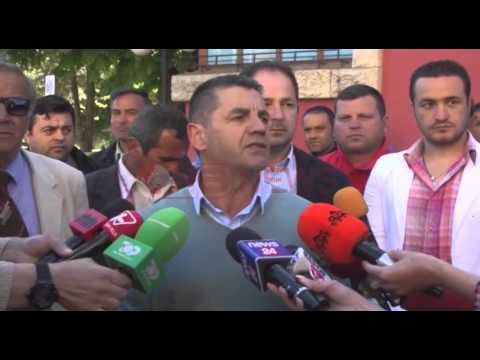 Tregtarët e pazarit të Korçës në protestë ndaj kërkesës për përshtatje të aktivitetit- Ora News