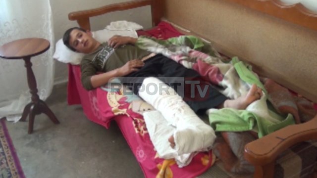 Report TV - Elbasan,13-vjeçari rrezikon këmbën nëna:Shes djalin tjetër që ta shpëtoj
