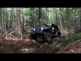 Escalade de Roches en JEEP WRANGLER - Made in 4x4 fr
