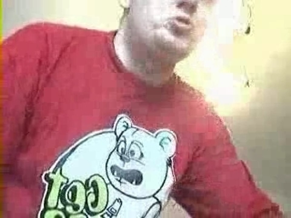 Stupid danish guy sing ozone und eins zwei polizei