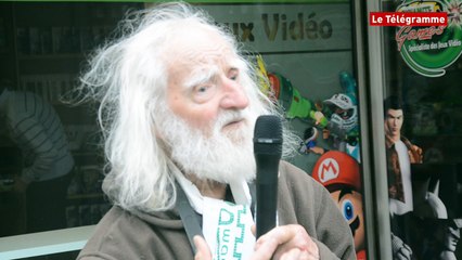 Lannion. La "nuit debout" s'installe devant la mairie