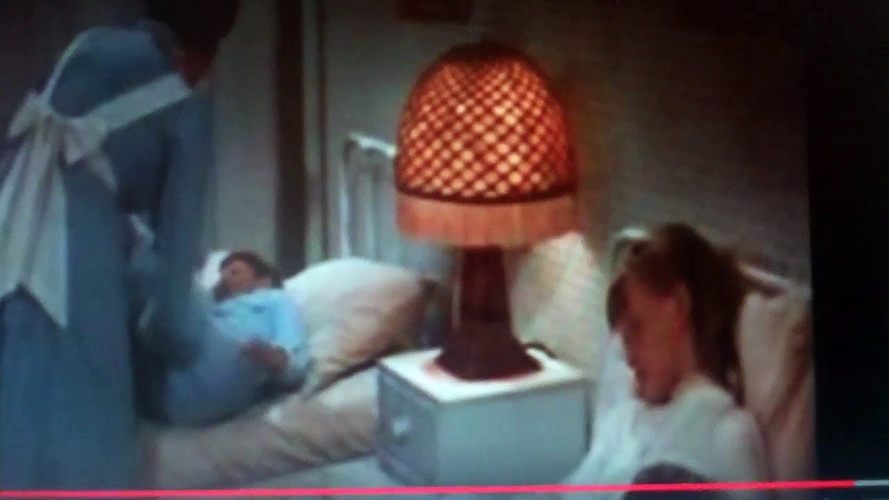 Jane and Michael Banks' Tuck In Song (Mary Poppins: Feed the Birds scene)