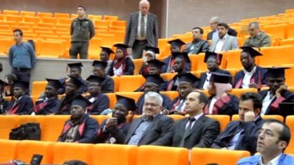 Ganalı Öğrencilerin Mezuniyet Sevinci