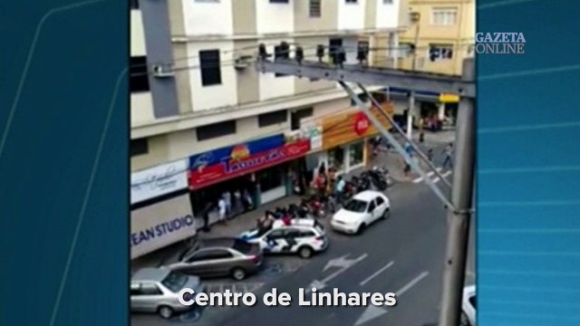 Criança fica por cinco minutos sentada na janela de prédio no Centro de Linhares