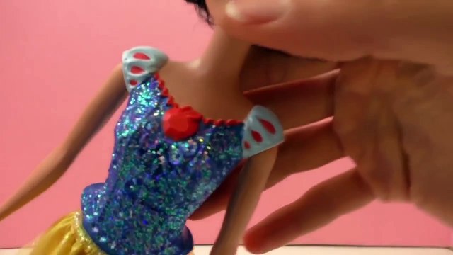 Disney Œuf surprise Unboxing avec les personnages des contes des frères Grimm