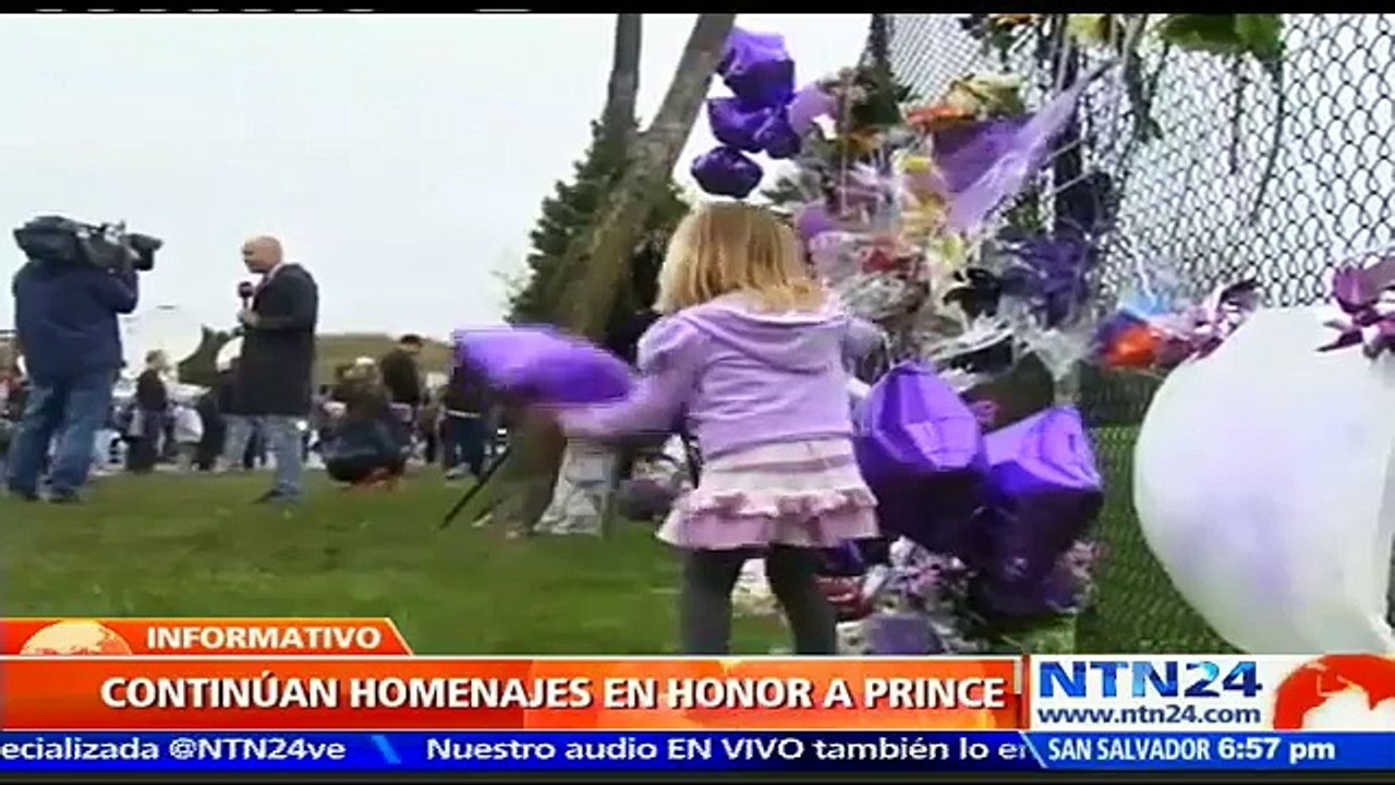 Fanáticos cantan éxitos de Prince en distintas ciudades de Estados Unidos para rendir tributo al icono del pop