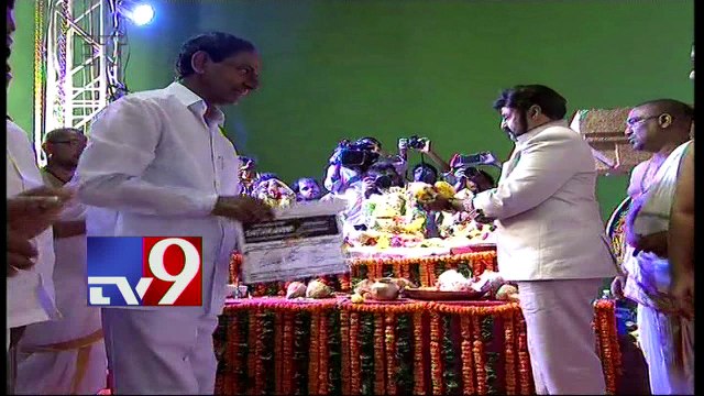 Balakrishna's 100th movie Gautamiputra Satakarni launched