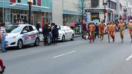 Man runs in green speedo for Boston's 2015 santa race _ Daily Mail Online