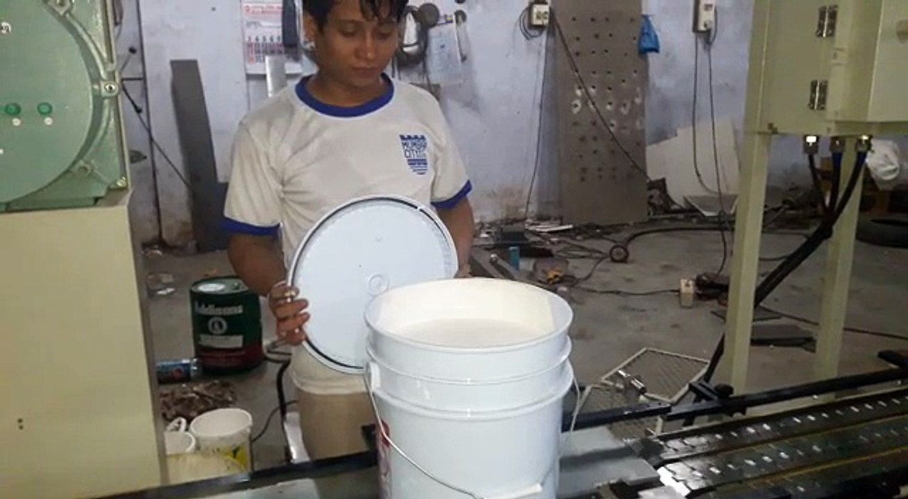 Online Lid Pressing Machine for 5 Gallons