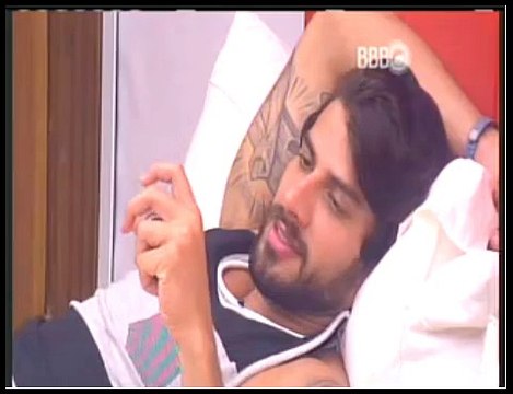 Se é para pegar, pega direito. Vai pegar pra dar um beijo?