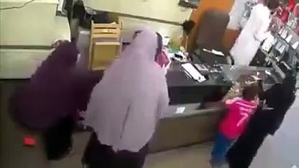 ان خواتین کے کام دیکھو ۔۔ شرم ان کو مگر نہیں‌ آتی