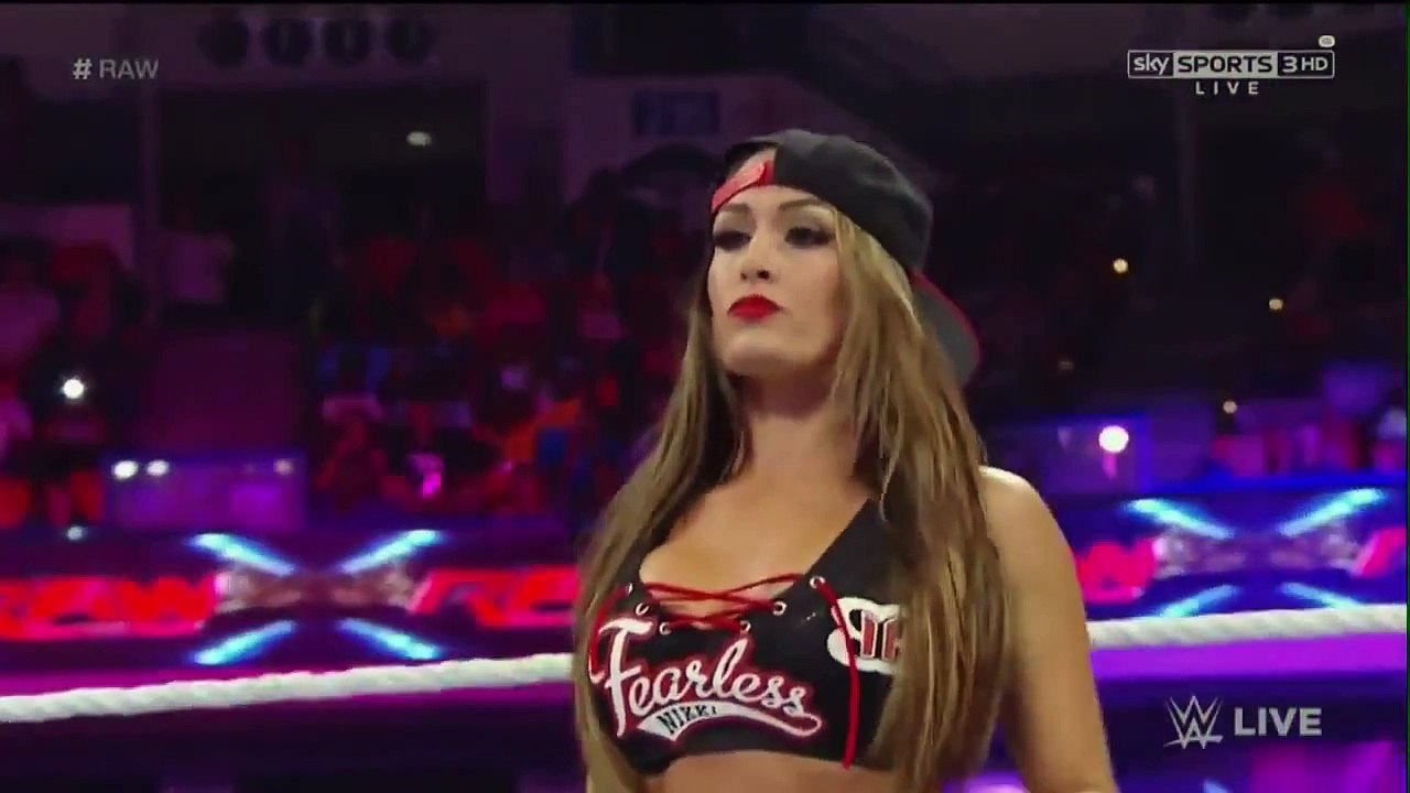 RAW Paige & Nikki Bella vs Brie Bella & AJ Lee 09-15-14