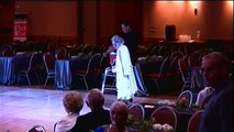 Une grand-mère de 94 ans souffle le public avec des pas de danse insensés.