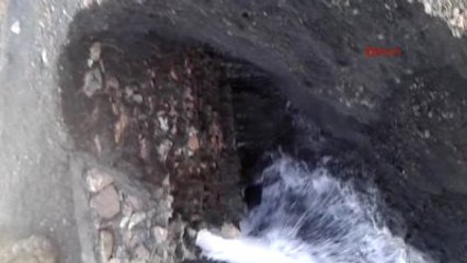 Hakkari'de Üzerine Rögar Kapağı Düşen İşçi Yaralandı