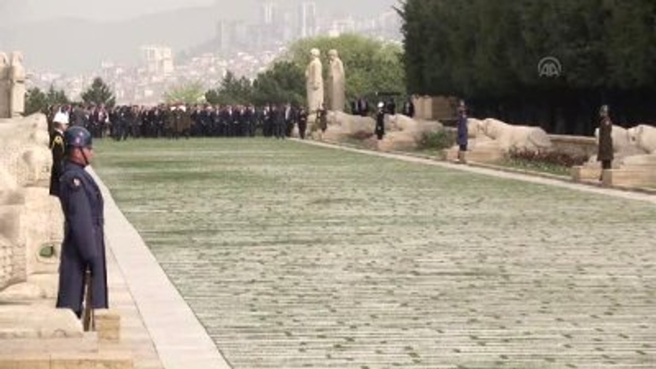 TBMM Başkanı Kahraman ve Beraberindeki Heyet Anıtkabir'i Ziyaret Etti