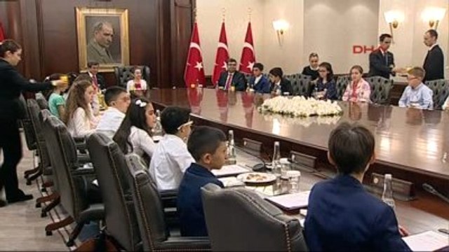 Başbakan Davutoğlu, Koltuğunu Reyhan Nur'a Devretti 2