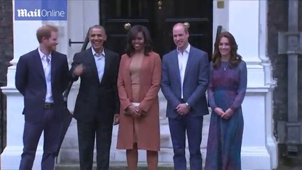 Obama and Michelle arrive at Kensington palace for dinner