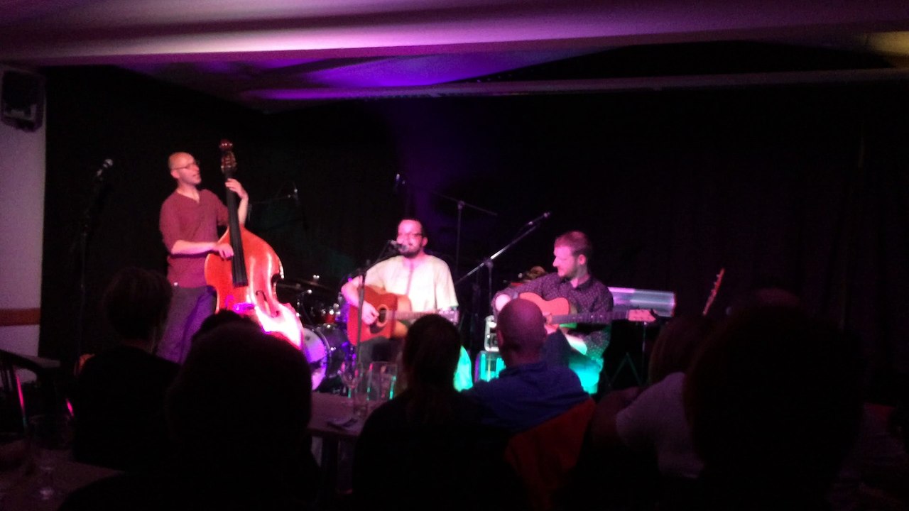 A l'ombre des maris — Soutien Georges & the Wonder Brassens