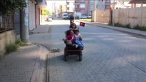 Engelli Aracıyla Yeğenlerini Tören Alanına Götürdü