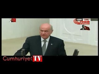 下载视频: Devlet Bahçeli'nin kürsüye çıkarken söylediği ilk sözde AKP'den alkış koptu