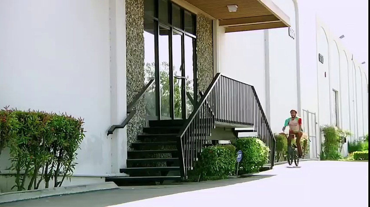 Mike Mastroni's section from Volume Bikes' The Finer Things video is soooooo good. Here's just two of the clips