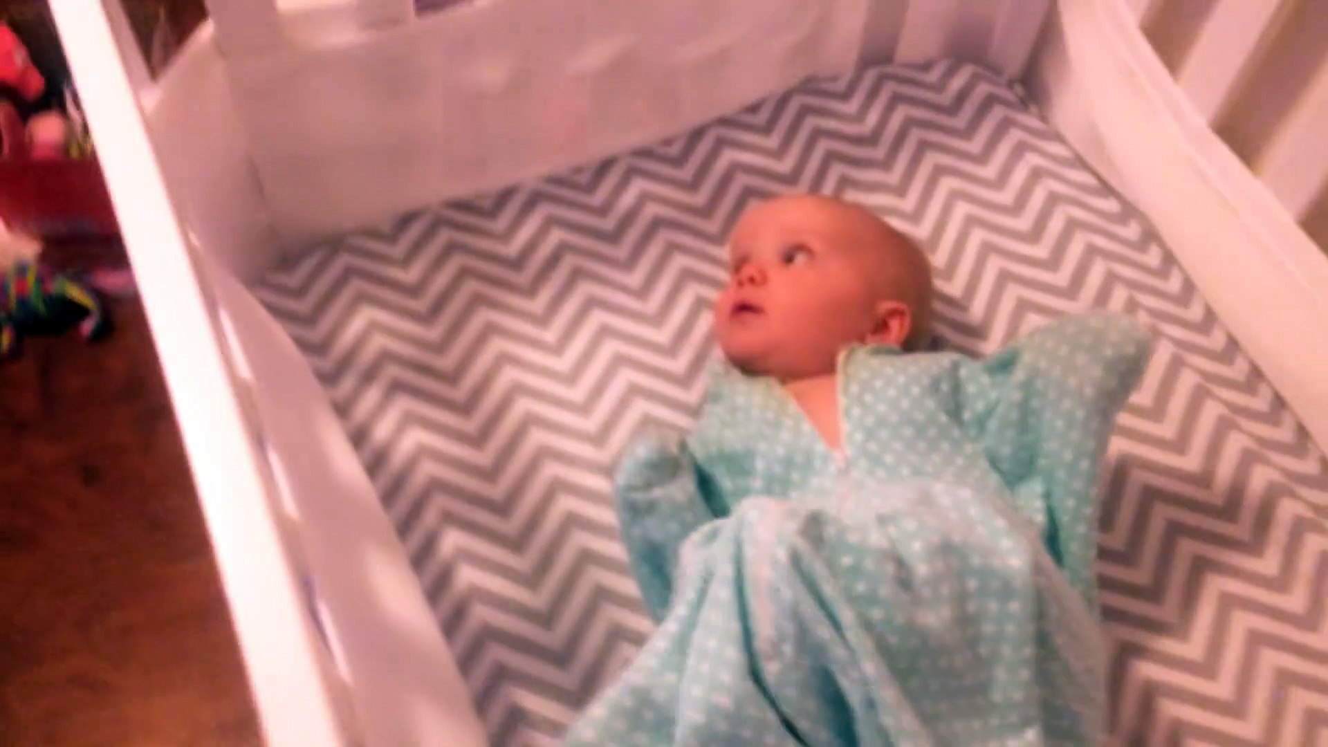 Ce Bebe Gigote Et Rit D Excitation Quand Il Voit Le Chat De La Famille Video Dailymotion