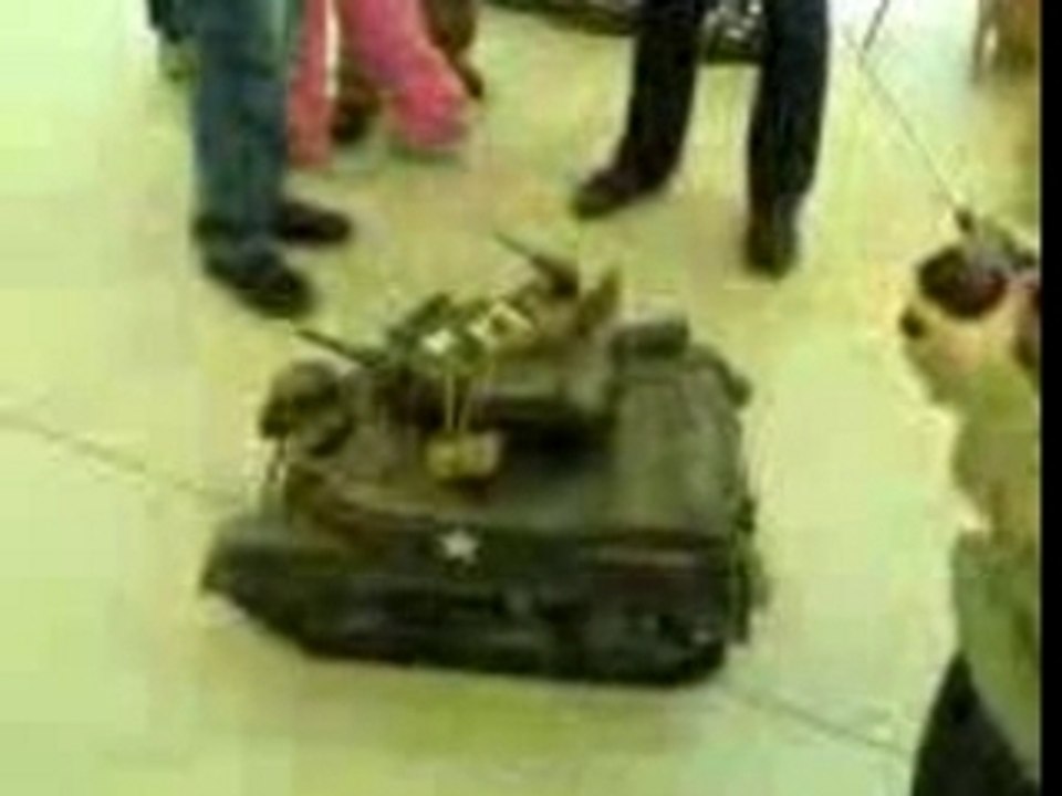 Tank radio commandé
