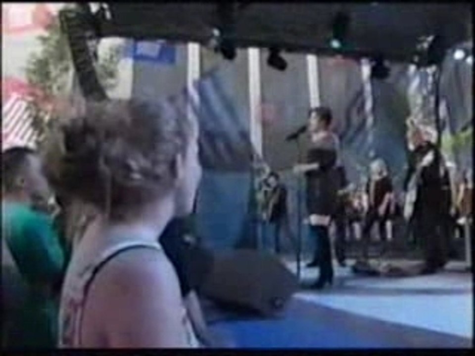 Kelly Clarkson- 'Sober' [LIVE LENO]