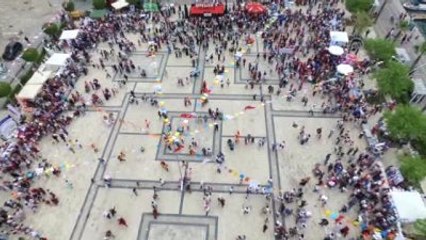 Çocuk Şenliği'nde Açılan Dev Türk Bayrağı İlgi Gördü