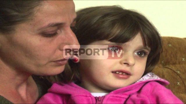 Report TV - Korçë, 5-vjeçarja me tumor, nëna: Shërimi kërkon 50 mijë €, ne s'kemi