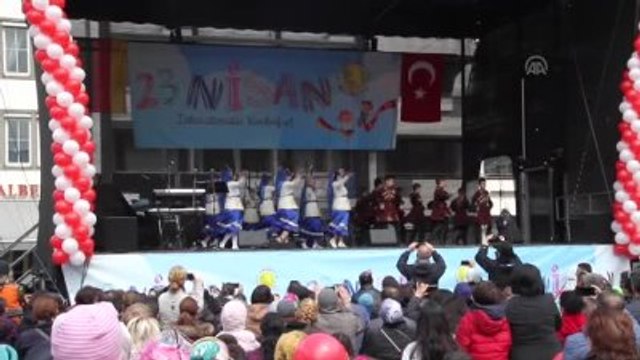 Almanya'da Uluslararası 23 Nisan Şenliği Coşkusu