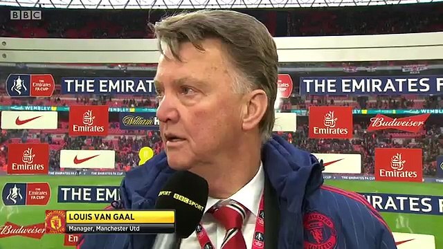 Louis van Gaal is not happy with the referee #MUNEVE 2-1 #MOTD