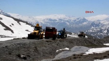 Hakkari 2 Bin 700 Rakımda Su Arıza Çalışması
