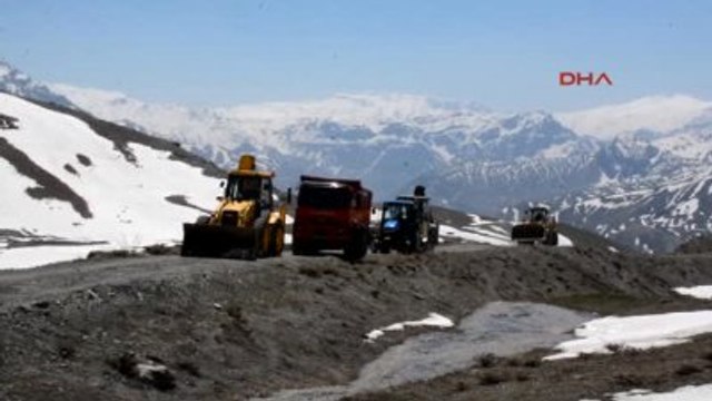 Hakkari 2 Bin 700 Rakımda Su Arıza Çalışması