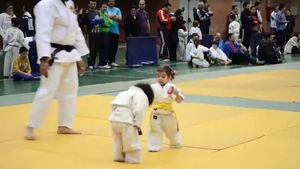 Judo Funny fight between girls