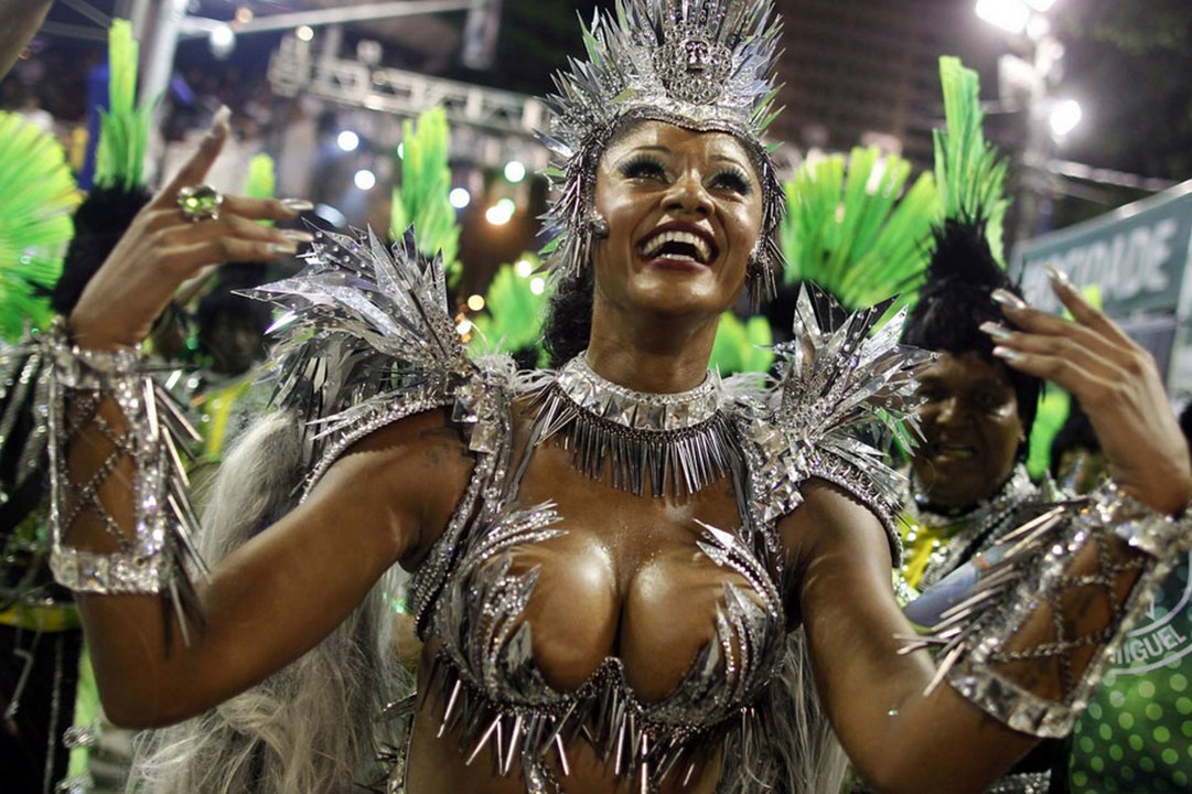 PASSIONATE BRAZILIAN DIVA IMPÉRIO SERRANO  Dilce