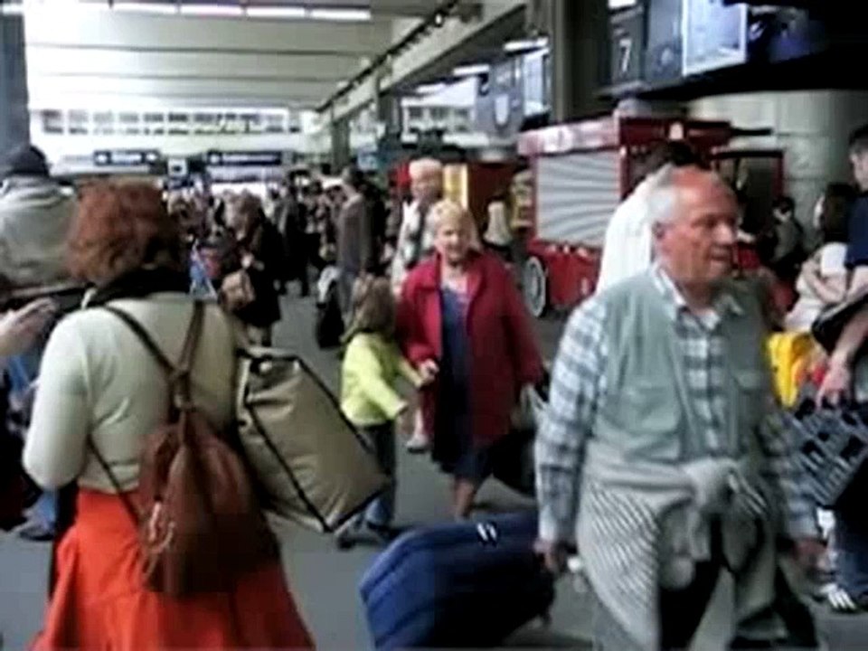 2098 par Julien Roux