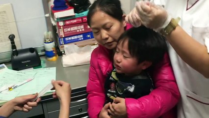 ★インフルエンザの検査を受ける3歳のトレーシー★ 【3 years old tested for influenza/3岁的测试流感】