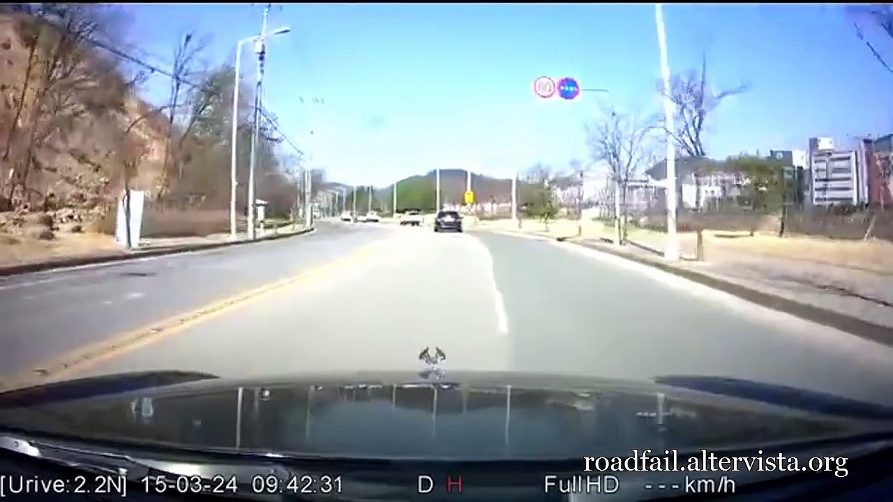 Driving in Asia - Car Accidents Compilation 2015 (5)