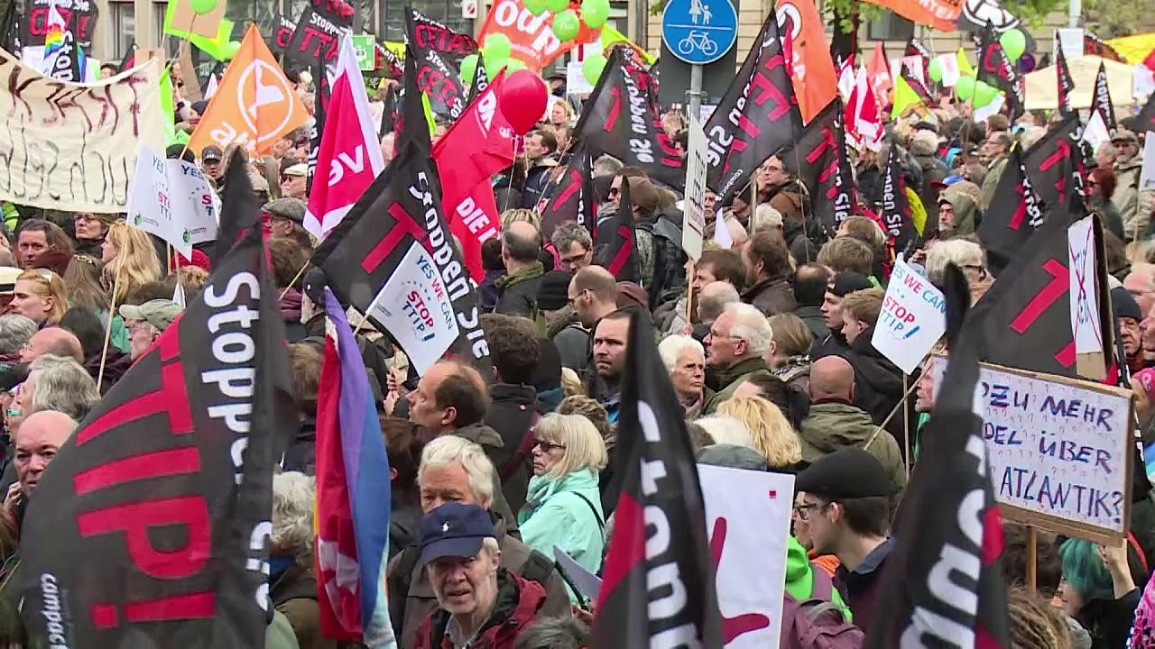 Zehntausende demonstrieren vor Obama-Besuch gegen TTIP