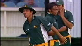10 wickets you haven't seen from Shoaib Akhtar vs clueless Aussies-lajwgSB4BXU
