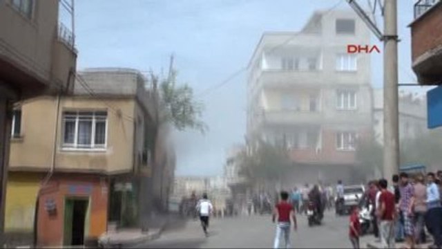 Kilis' Te Demirciler Mahallesine Suriye Tarafından Atılan Roketatar Mermisi Düştü-1