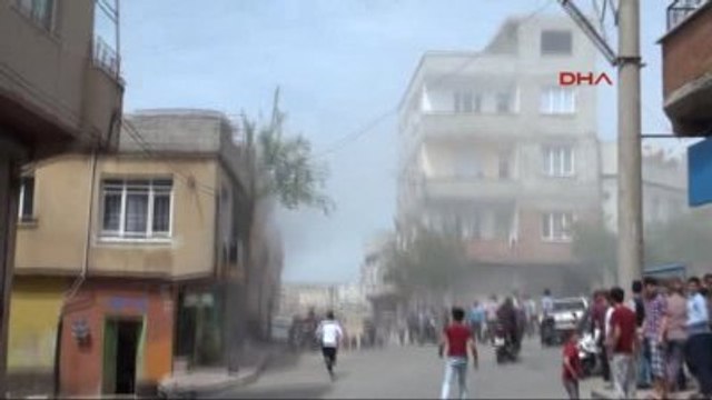 Kilis' Te Demirciler Mahallesine Suriye Tarafından Atılan Roketatar Mermisi Düştü-2