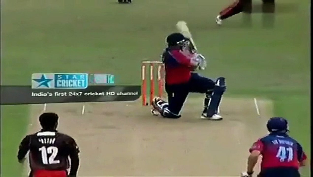 See What Happend When Abdul Razzaq And Azhar Mahmood Faced Each Other