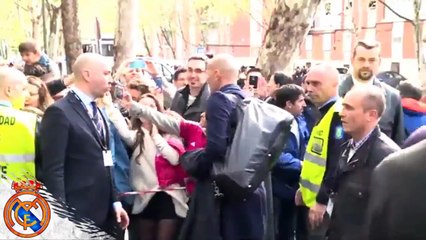 Zidane no paró de firmar autógrafos a los hinchas • Rayo Vallecano 2-3 Real Madrid 2016
