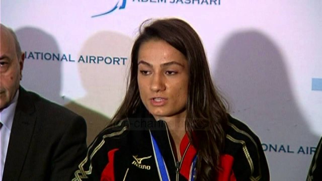 Kelmendi: E emocionuar për flamurin dhe himnin kosovar në Rusi - Top Channel Albania - News - Lajme