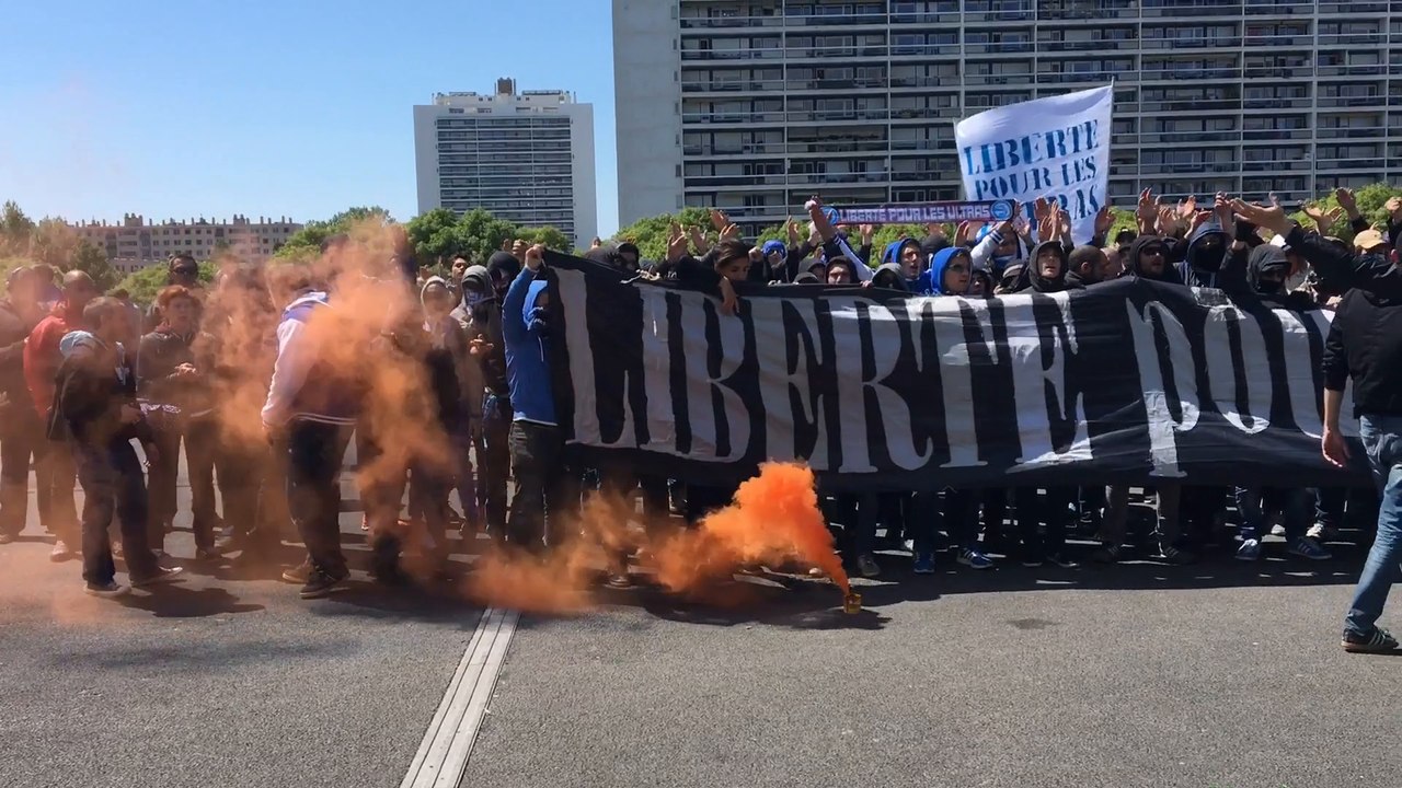 "L'OM c'est nous" : la manifestation des Ultras devant le Vélodrome