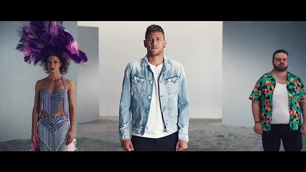 Neymar yerinde duramadı!