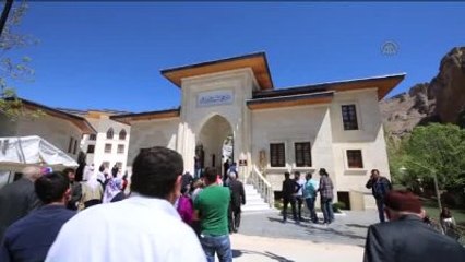 Somuncu Baba Külliyesinde Ziyaretçi Yoğunluğu